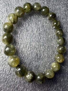Stunning Flashy 9MM Olive Green Muscovite Natural Crystal Bracelet